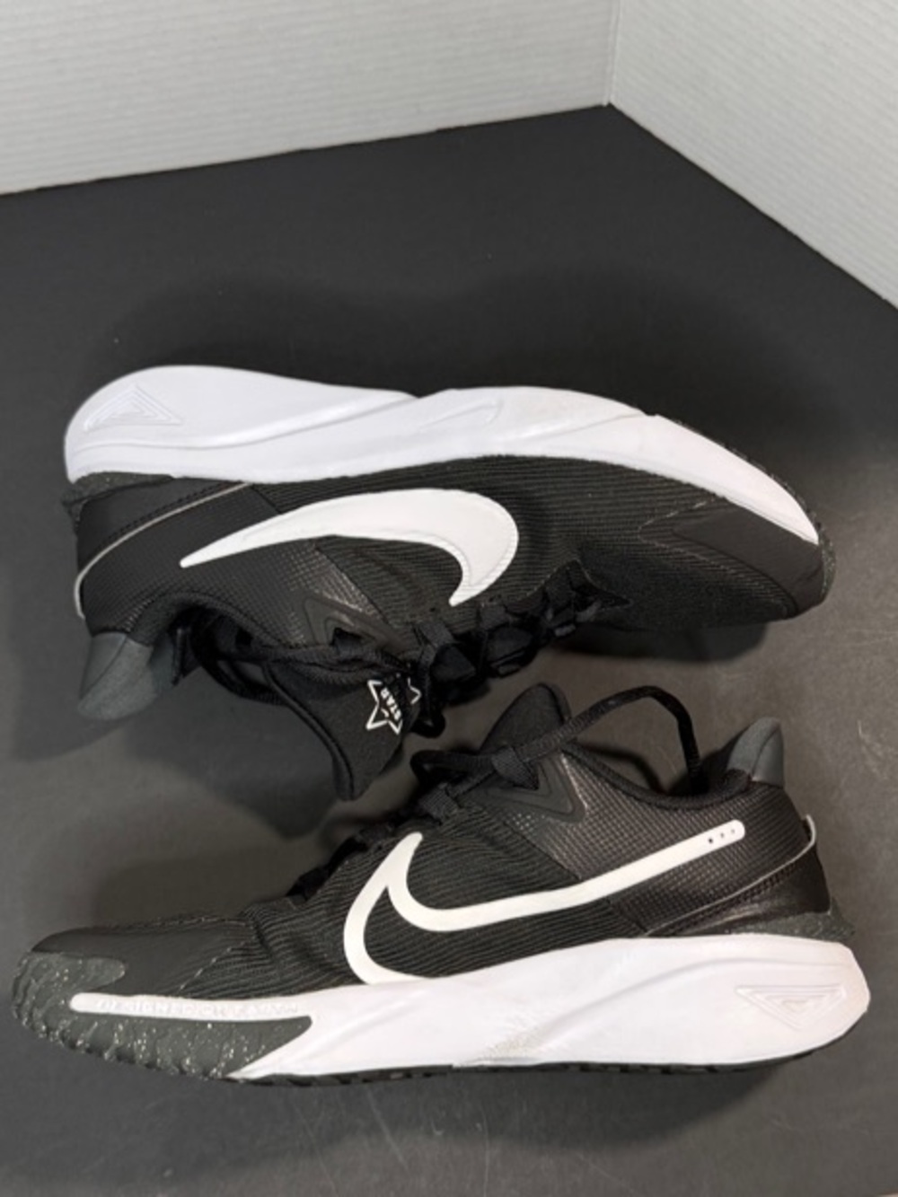 Nike Star Runner 4 GS Black White Sneakers     7Y unisex Running Shoes